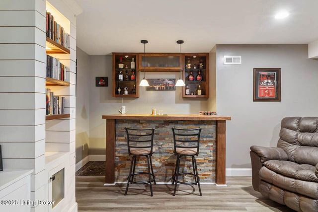 10118 Winding River Way, Louisville, KY 40229