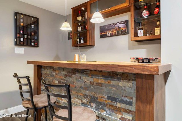 10118 Winding River Way, Louisville, KY 40229