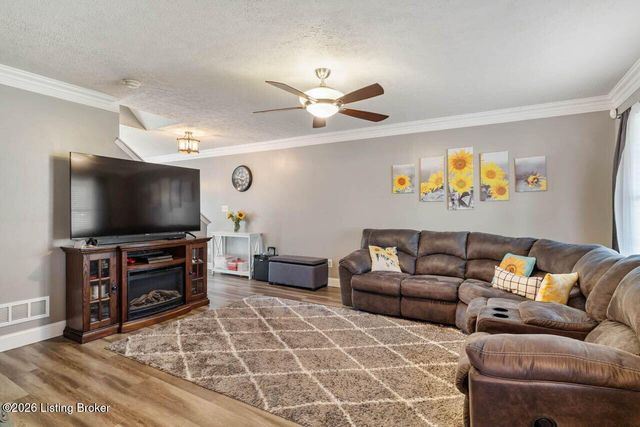 10118 Winding River Way, Louisville, KY 40229