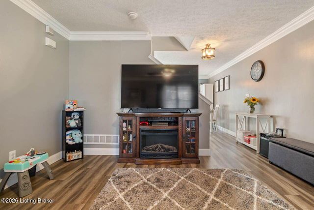 10118 Winding River Way, Louisville, KY 40229