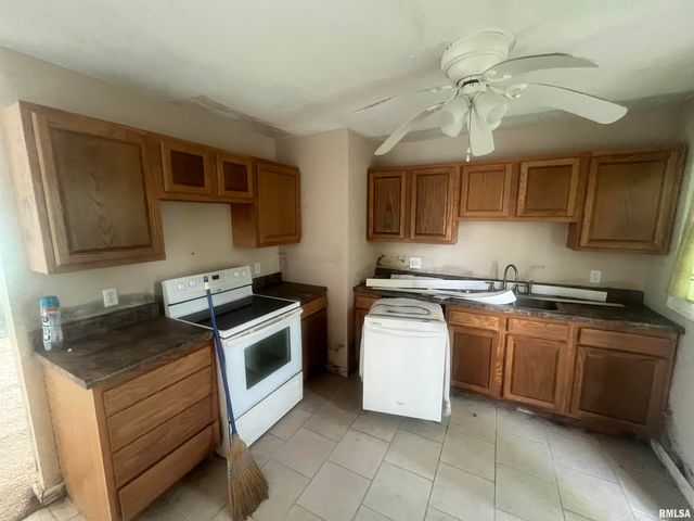 2335 RAMSEY Avenue, Springfield, IL 62702