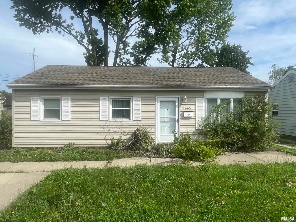 2335 RAMSEY Avenue, Springfield, IL 62702