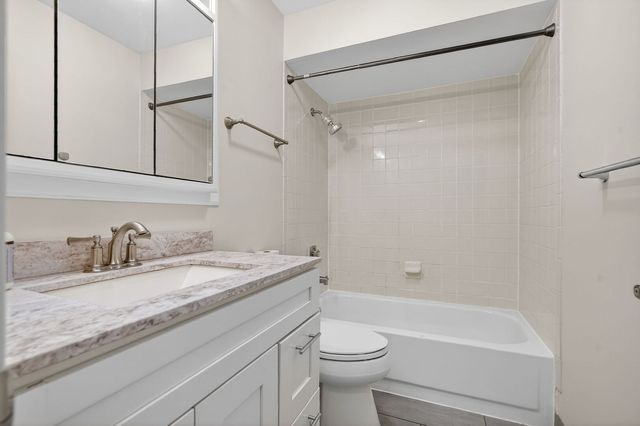 751 S Dwyer Avenue F, Arlington Heights, IL 60005