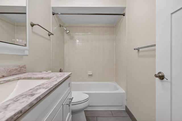 751 S Dwyer Avenue F, Arlington Heights, IL 60005