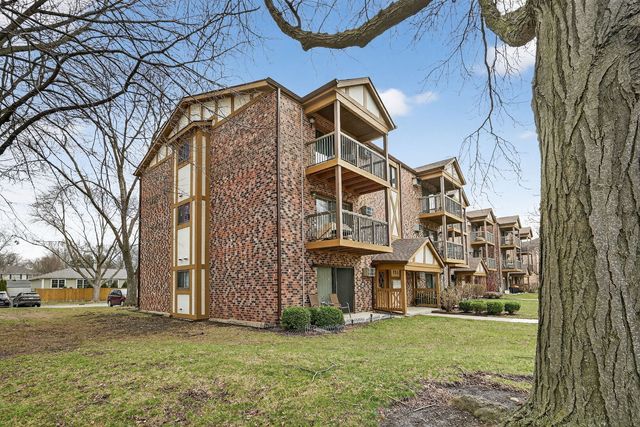 751 S Dwyer Avenue F, Arlington Heights, IL 60005