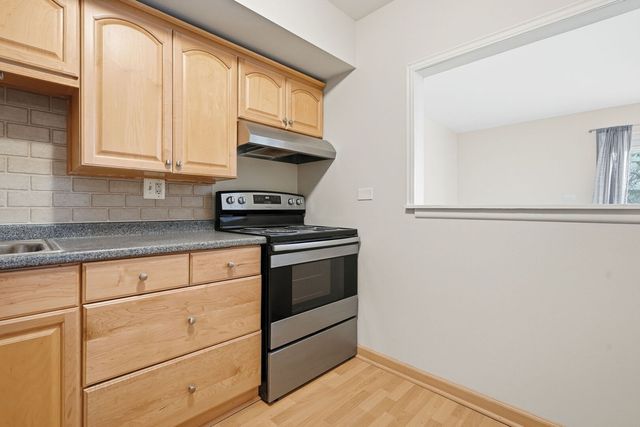 751 S Dwyer Avenue F, Arlington Heights, IL 60005