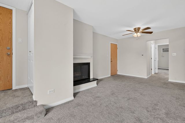 751 S Dwyer Avenue F, Arlington Heights, IL 60005