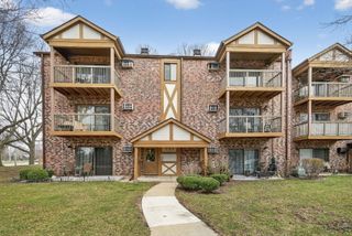 751 S Dwyer Avenue F, Arlington Heights, IL 60005