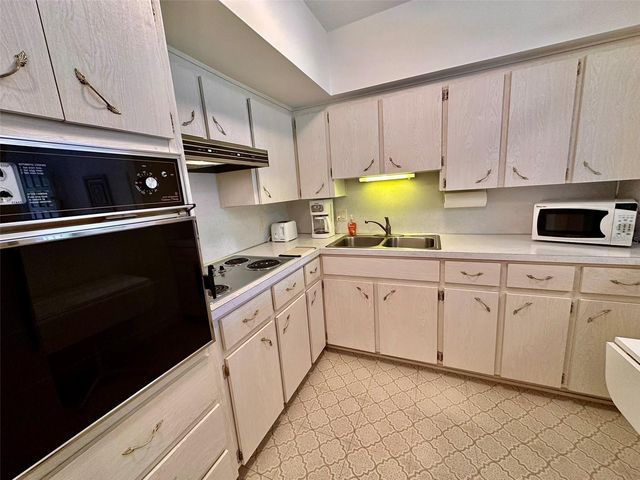 2100 WORLD PARKWAY BOULEVARD 48, Clearwater, FL 33763