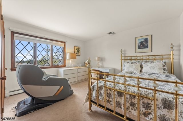 72 Pilgrim Dr, Clifton City, NJ 07013