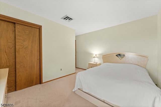 72 Pilgrim Dr, Clifton City, NJ 07013