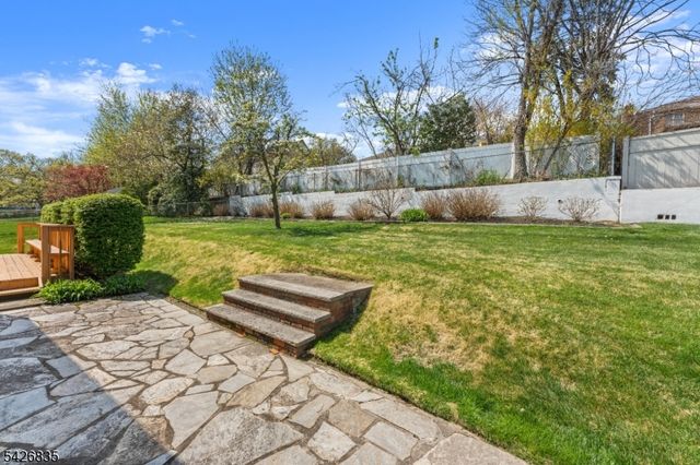 72 Pilgrim Dr, Clifton City, NJ 07013