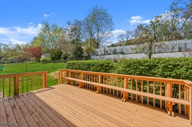 72 Pilgrim Dr, Clifton City, NJ 07013