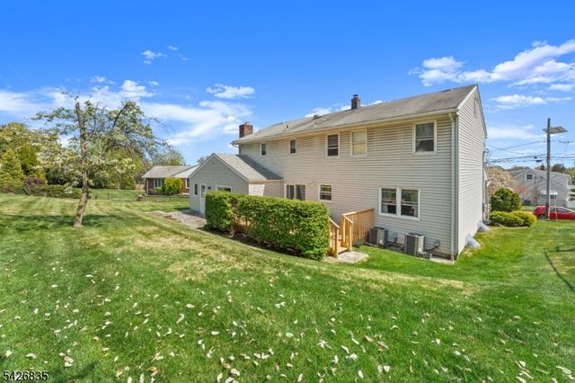 72 Pilgrim Dr, Clifton City, NJ 07013