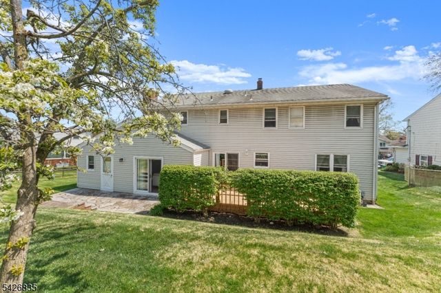 72 Pilgrim Dr, Clifton City, NJ 07013