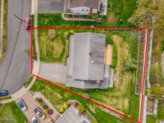 72 Pilgrim Dr, Clifton City, NJ 07013