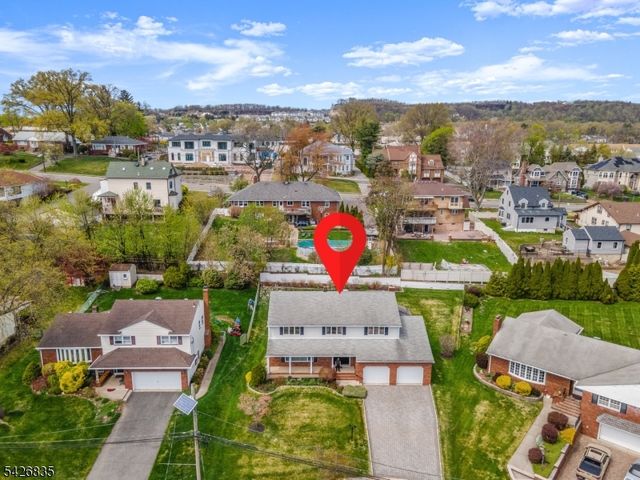 72 Pilgrim Dr, Clifton City, NJ 07013