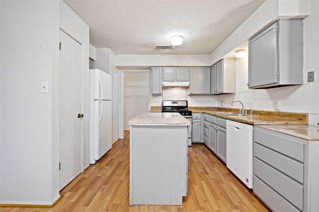 2303 Carolyn DR, Taylor, TX 76574