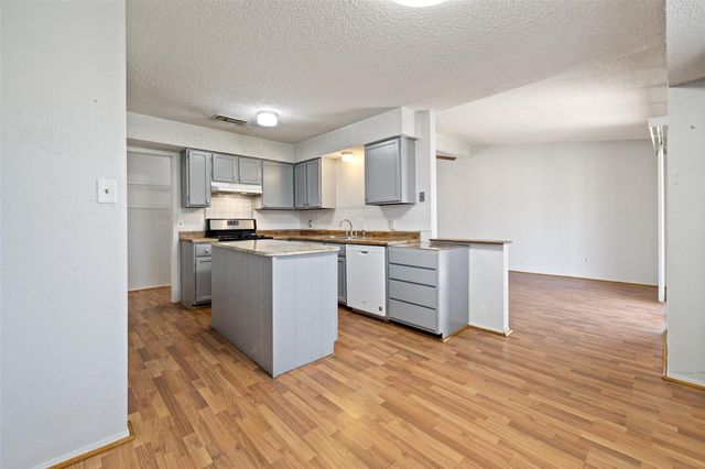 2303 Carolyn DR, Taylor, TX 76574