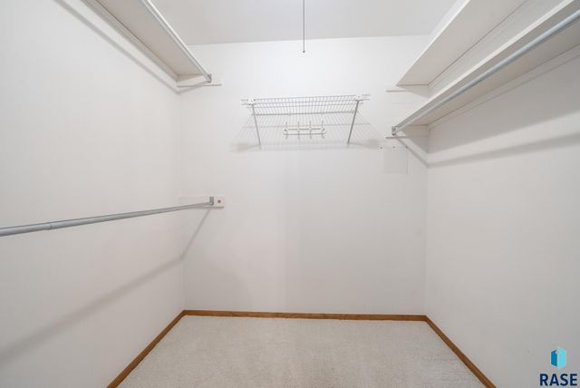 1208 E 38th St Street, Sioux Falls, SD 57105