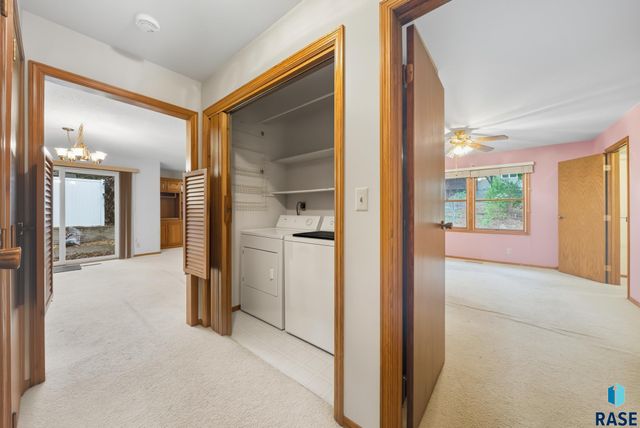 1208 E 38th St Street, Sioux Falls, SD 57105