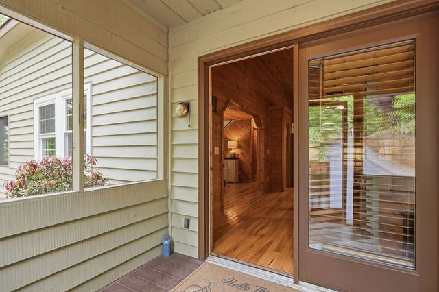 946 Laurel Circle, Blue Ridge, GA 30513