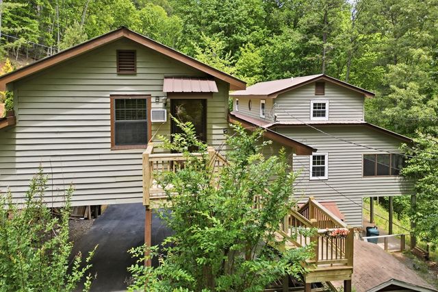 946 Laurel Circle, Blue Ridge, GA 30513