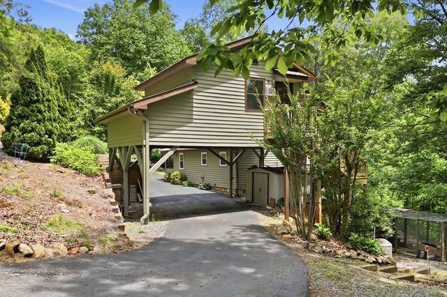 946 Laurel Circle, Blue Ridge, GA 30513
