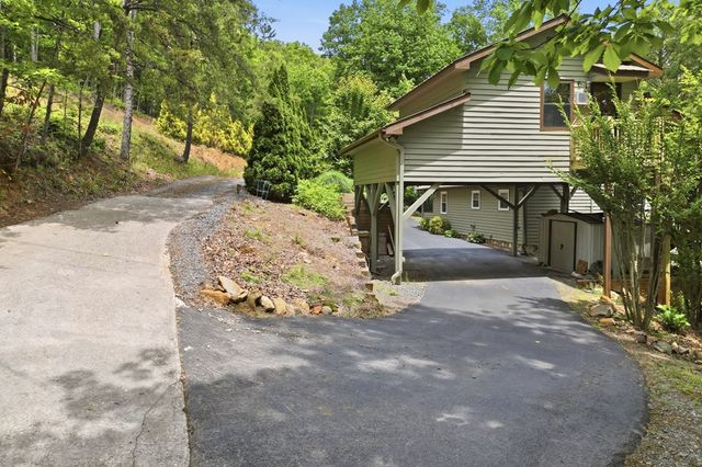 946 Laurel Circle, Blue Ridge, GA 30513
