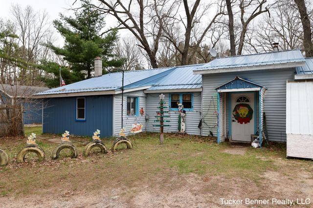 7074 Holton-Duck Lake Road, Holton, MI 49425