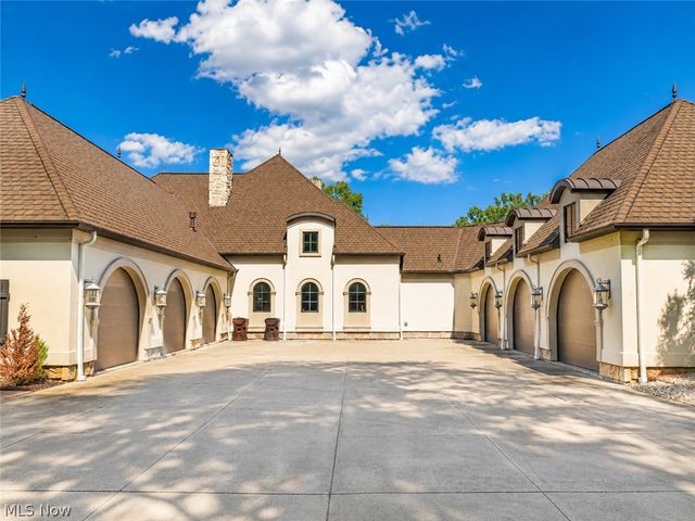 8633 Fulton Drive NW, Massillon, OH 44646