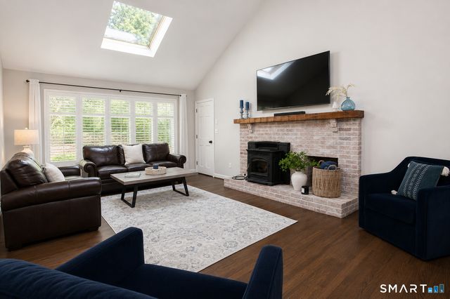 45 Wyngate, Simsbury, CT 06070