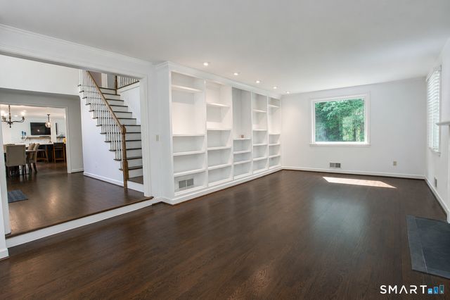 45 Wyngate, Simsbury, CT 06070