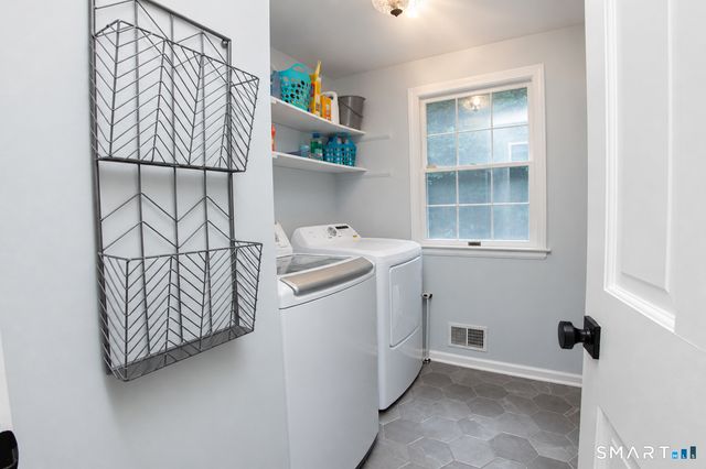 45 Wyngate, Simsbury, CT 06070