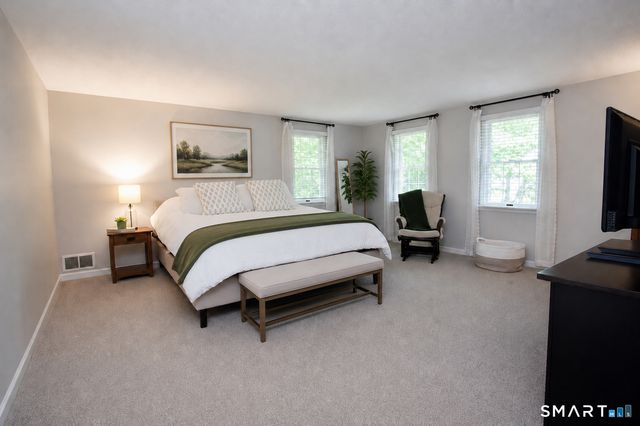 45 Wyngate, Simsbury, CT 06070