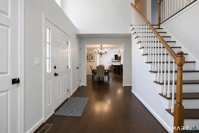 45 Wyngate, Simsbury, CT 06070