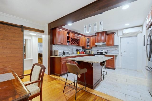 7096 54TH AVENUE N, St Petersburg, FL 33709