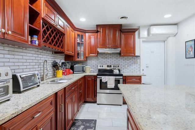 7096 54TH AVENUE N, St Petersburg, FL 33709