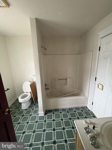 636 KNIGHTSBRIDGE DR, Hagerstown, MD 21740