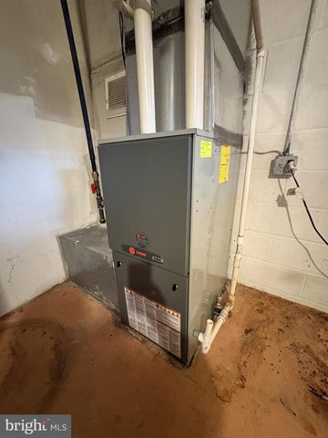 636 KNIGHTSBRIDGE DR, Hagerstown, MD 21740