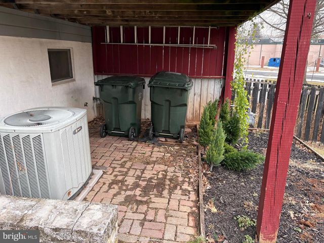 636 KNIGHTSBRIDGE DR, Hagerstown, MD 21740