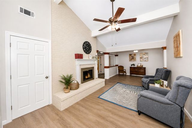 133 Oakhurst Drive, Bedford, TX 76022