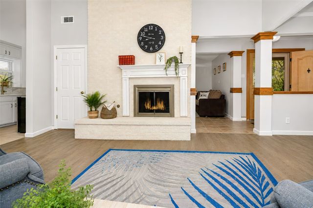 133 Oakhurst Drive, Bedford, TX 76022