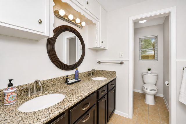 133 Oakhurst Drive, Bedford, TX 76022