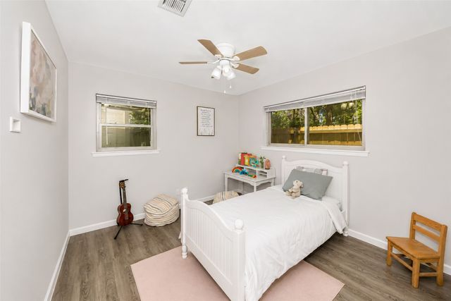 133 Oakhurst Drive, Bedford, TX 76022