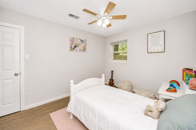 133 Oakhurst Drive, Bedford, TX 76022