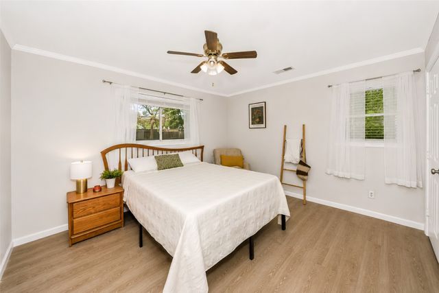 133 Oakhurst Drive, Bedford, TX 76022