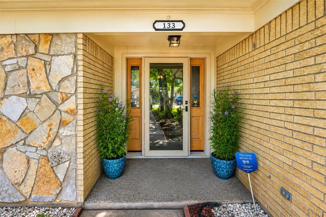 133 Oakhurst Drive, Bedford, TX 76022
