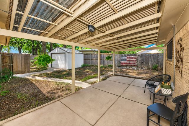 133 Oakhurst Drive, Bedford, TX 76022