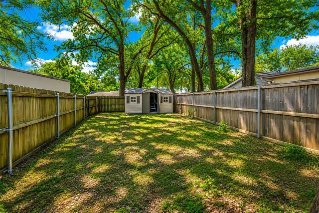 133 Oakhurst Drive, Bedford, TX 76022
